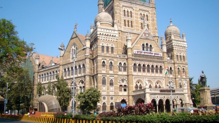 एकतर्फी वाटत असलेली मुंबई महापालिकेत ट्वीस्ट, शेवटच्या 12 जागांसाठी मतमोजणी सुरु, धाकधूक वाढवणारी आकडेवारी Mumbai Mahanagar Palika Election 2026