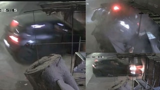 अंगावर थरकाप उडवणारा भीषण अपघात; पुण्यात मद्यधुंद चालकाचा धुमाकूळ, व्हिडिओ व्हायरल Mumbai Tak