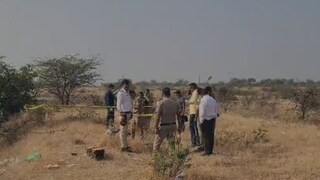 बारामती हादरली, तरुणीची क्रूरपणे हत्या करुन बॉडी रस्त्याच्या कडेला फेकली, नग्न अवस्थेत आढळला मृतदेह Mumbai Tak