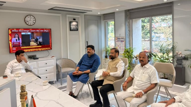 केडीएमसी महापालिकेत ट्वीस्ट! मनसेचा शिवसेनेला पाठिंबा, बंद दाराआड राजकीय खलबतं KDMC municipal corporation