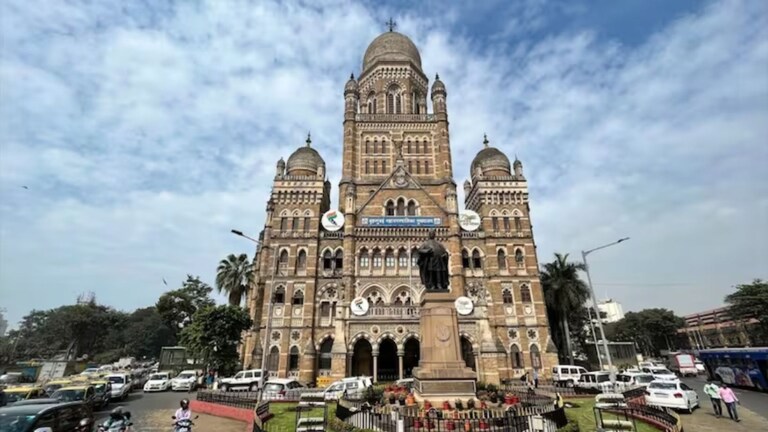 मुंबईचं महापौर पद सर्वसाधारण महिलेसाठी राखीव, भाजपच्या गोटातून 'या' नगरसेविकेचं नाव सर्वात आघाडीवर Mumbai mayoral post