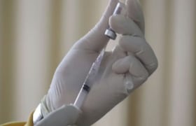 उपचाराच्या बहाण्याने डॉक्टरने स्वत:च्या काका-काकीला भूलीचे हाय डोस देऊन संपवलं, 24 तासात झाला उलगडा Crime News