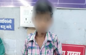 चौथीच्या विद्यार्थ्याला काळंनिळं पडेपर्यंत मारलं, प्रश्नाचं उत्तर न दिल्याने बुलढाण्यातील शिक्षकाची क्रूरता Buldhana News