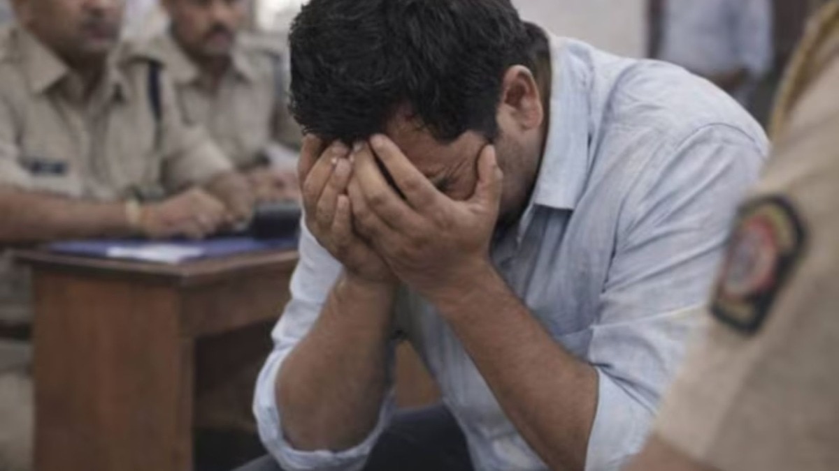 परराज्यात मजुरीसाठी गेला, पण इकडं पत्नीचा शेजाऱ्यावर जीव जडला, गावभर चर्चा अन् शेवटी हत्येने शेवट 