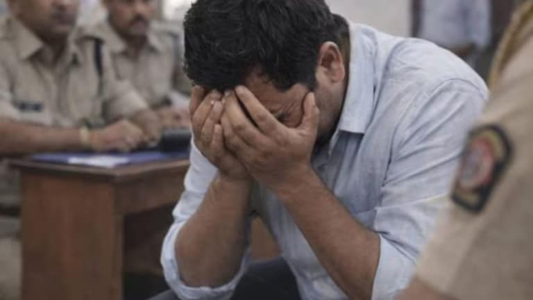 परराज्यात मजुरीसाठी गेला, पण इकडं पत्नीचा शेजाऱ्यावर जीव जडला, गावभर चर्चा अन् हत्येने शेवट Crime News