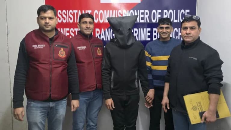 मोलकरणीच्या मुलीवर बलात्कार अन् तुरुंगात, पॅरोलवर सुटताच पत्नीच्या मैत्रिणीवरच... Crime News