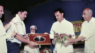 'आपुलकी वाढल्यावर अहो विश्वासराव', ते 'आयला गडबड झाली', दादांच्या आठवणी नांगरे पाटलांनी लिहिल्या Mumbai Tak