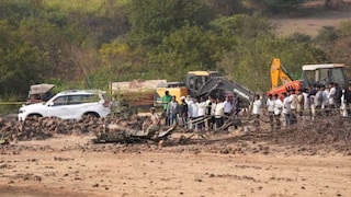 अजित पवारांचं विमान क्रॅश होण्यापूर्वी 'क्रू'चे अंतिम शब्द काय होते? DGCA च्या अधिकाऱ्यांनी दिली माहिती Mumbai Tak