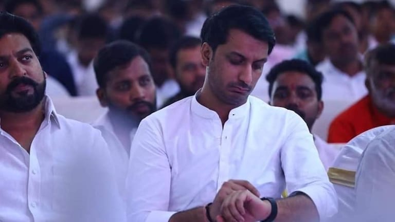 'पार्थ पवारांनी सुनेत्रा पवारांच्या शपथविधीला येऊ नये', भाजपकडून स्पष्ट संदेश.. बारामतीलाच का थांबले पार्थ पवार? parth pawar should not attend sunetra pawars swearing in ceremony a clear message from bjp why exactly was such an order given