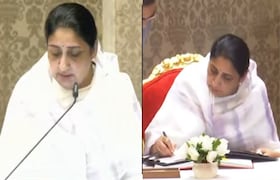 "मी सुनेत्रा अजित पवार, उपमुख्यमंत्री म्हणून..." महाराष्ट्राला मिळाल्या पहिल्या महिला उपमुख्यमंत्री Mumbai Tak