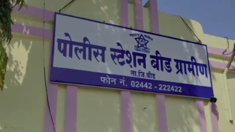 बीड : पतीने मोबाईल घेऊन दिला नाही; साडेतीन वर्षांच्या मुलासह आईची विहिरीत उडी, दोघांचाही करुण अंत Beed Crime News