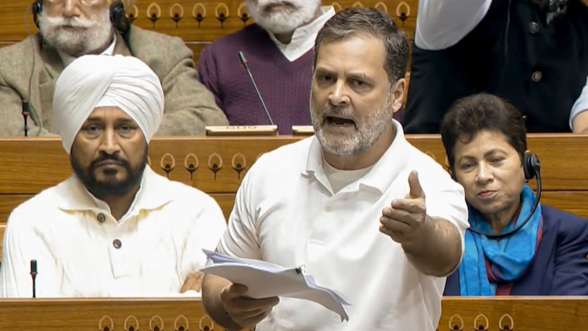 महाराष्ट्रातल्या 'या' खासदाराला लोकसभेतून केलं निलंबित, राहुल गांधींसाठी सत्ताधाऱ्यांना भिडणारा तो खासदार कोण?