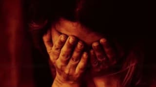 बाप बलात्कार करायचा म्हणून घर सोडलं; 19 वर्षाच्या मुलीनं सांगितली हादरवून टाकणारी कहाणी, 'असं' बाहेर आलं प्रकरण Mumbai Tak