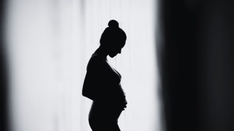 बायकोच्या पोटात 2 महिन्यांचा वाढत होता गर्भ, पीडितेनं हुंडा न दिल्याने नराधम्यांनी पोटात घातल्या लाथा crime news