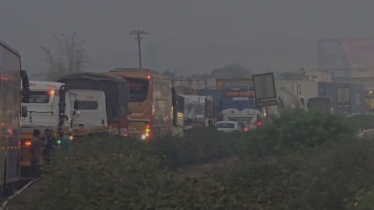 Pune-Mumbai Expressway traffic jam