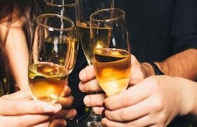 43 पुरुष आणि 38 महिला पार्टीत, दारूसह, हुक्का अन् बरंच काही, फार्म हाऊसवर... crime news