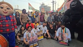 कल्याण : एपस्टीन फाइल्सप्रकरणी काँग्रेसचा चक्का जाम, मोदींच्या राजीनाम्याची मागणी; 'तो' आंदोलक तात्या विंचूच्या वेशभूषेत का आला? Mumbai Tak