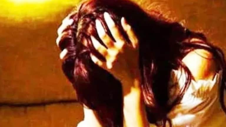 63 वर्षीय शिकवणी मास्तरांकडून 13 वर्षीय विद्यार्थिनीवर लैंगिक अत्याचार, पीडित मुलगी राहिली गर्भवती Crime News