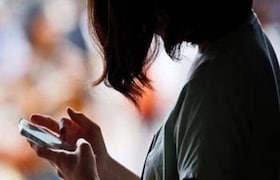 मोबाईल फोडला म्हणून मुलगी 'असं' करेल याची कोणीच कल्पना केली नव्हती; हातावर मेहंदी अन्... Crime News