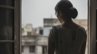 धक्कादायक! पैशांच्या लोभापायी पत्नीची आबरू लुटली; 1000 रुपये घेऊन मित्रांकडून बलात्कार घडवून आणला अन्... Mumbai Tak