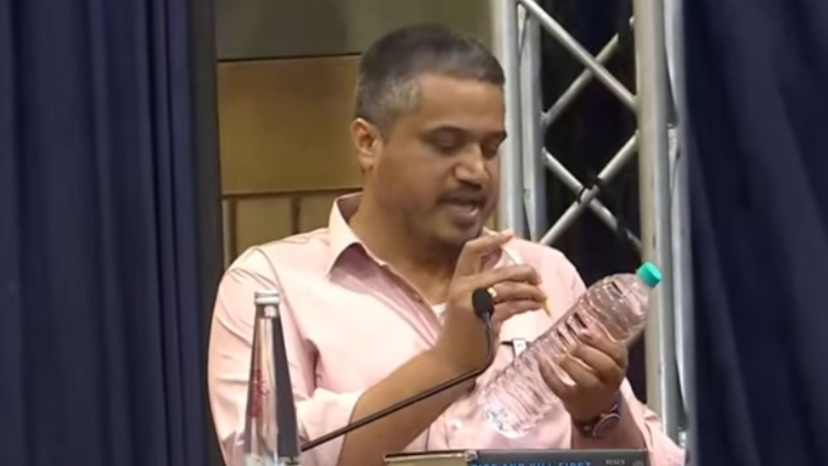 अजितदादा प्लास्टिक बाटलीवरून काचेच्या बाटलीचा वापर का करू लागले? रोहित पवारांनी घातपाताची मांडली थेअरी