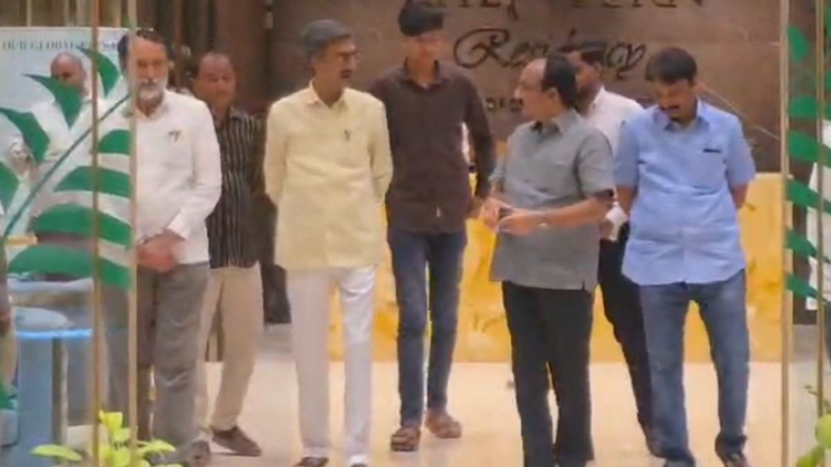 साताऱ्यात भाजपला 'चेकमेट'; जिल्हा परिषदेत राष्ट्रवादी-शिवसेना एकत्र येण्याचे संकेत!