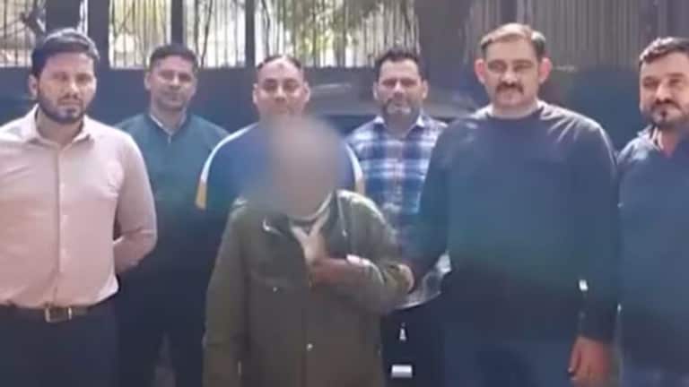 गेल्या वर्षी डबल अन् आता ट्रिपल मर्डर; पैशाचा पाऊस पाडणारा तांत्रिक 'असा' अडकला पोलिसांच्या जाळ्यात Crime News