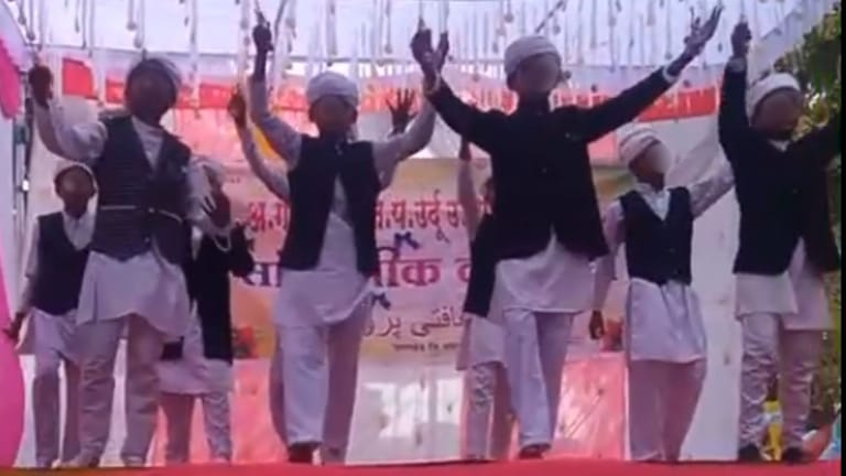 यवतमाळ: शाळेच्या स्नेहसंमेलनात पाकिस्तानी देशभक्तीपर गाण्यावर नृत्य केल्याचा आरोप... भाजप नेत्याच्या तक्रारीवरून गुन्हा दाखल! Mumbai Tak