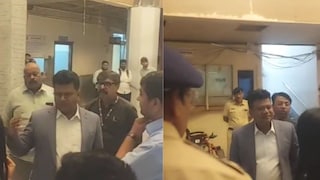 टॅक्स कमी करण्याची धमकी देत स्वतःच्याच डोक्याला लावली पिस्टल! पुणे महानगरपालिकेच्या मुख्य भवनात धक्कादायक प्रकार Mumbai Tak