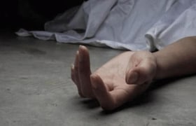 बायकोनं नवऱ्याकडे 'त्या' एका वस्तूसाठी केली 10 हजार रुपयांची मागणी, पतीने कमी पैसे दिल्यानं संपवलं जीवन crime news