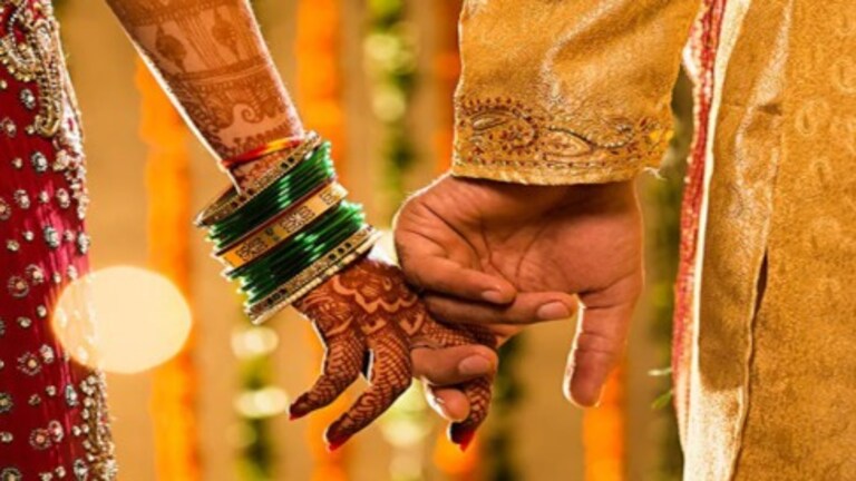 मुंबई : मॅट्रोमोनियल वेबसाईटवर मुलीनं लग्न केलं, नवरा निघाला 4 मुलांचा बाप Mumbai News