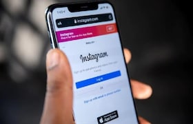 ब्लॅकमेल करुन 15 लाख अन् दागिने उकळले, नंतर तरुणाीला देहविक्रय करण्यास भाग पाडले; मैत्रिणीने कसं केलं आयुष्याचं वाटोळं? Crime News