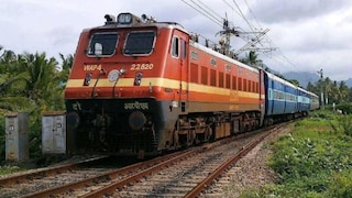 मुंबईची खबर: रेल्वे प्रवाशांसाठी महत्त्वाची अपडेट... मध्य रेल्वेच्या वेळापत्रकात बदल! कधीपासून होणार लागू? Mumbai Tak