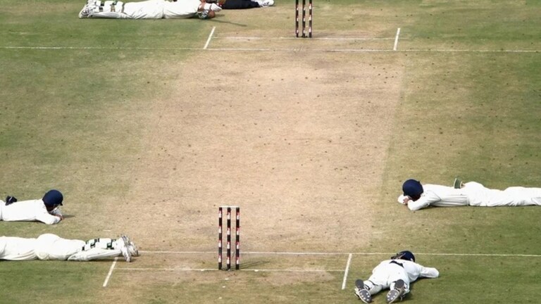 क्रीडा विश्वावर शोककळा, सामना सुरु असतानाच अंपायरचा दुर्दैवी अंत, अनेक खेळाडू जखमी umpire manik gupta