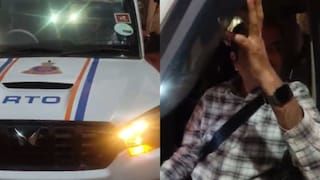 नागपूर आरटीओ अधिकाऱ्याने युनिफॉर्म परिधान न करताच ड्युटी केली, बेकायदेशीर पैसे उकळल्याचा आरोप Mumbai Tak