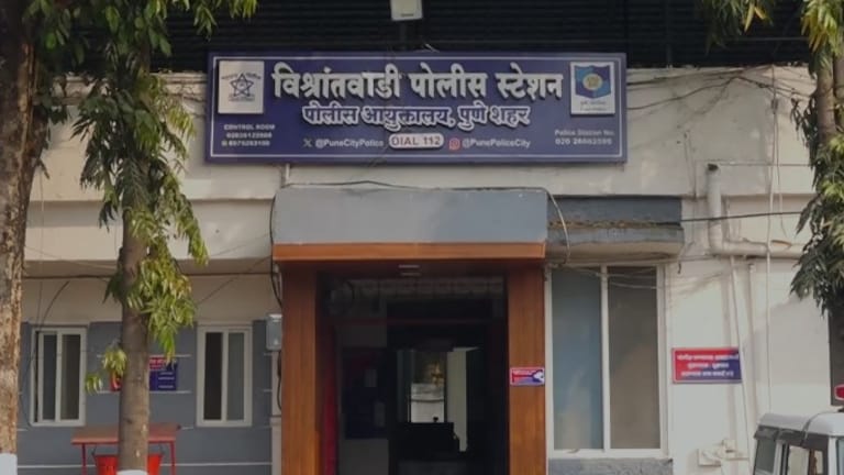 व्हॉट्सअॅप स्टेटसवर महात्मा फुले दांपत्यांचा अवमान; पुण्यातील विश्रांतवाडी पोलीस ठाण्यात गुन्हा दाखल Pune News