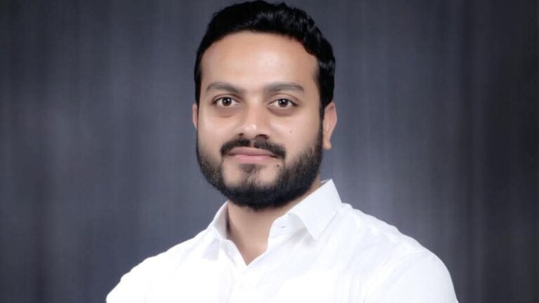 अहिल्यानगर : शाळेत नोकरी मिळवून देण्याचे आमिष, राष्ट्रवादी शरद पवार गटाच्या जिल्हाध्यक्षाचा 25 वर्षीय तरुणीवर बलात्कार Ahilyanagar News