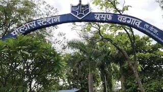 बीडमध्ये ऊसतोड मजुराच्या 13 वर्षीय मुलीला कोयत्याचा धाक दाखवला, नंतर दोनदा केले लैंगिक अत्याचार Mumbai Tak