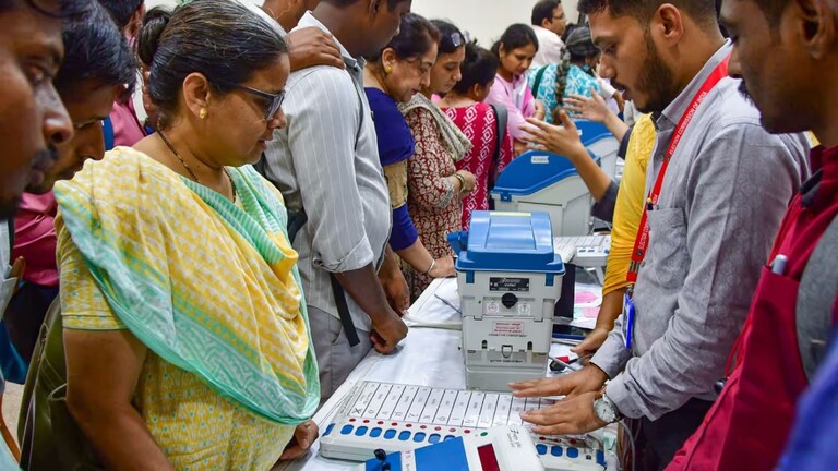 Govt Job: पदवीधरांसाठी भारतीय निवडणूक आयोगात भरती! पगार तर... कुठे आणि कधीपर्यंत कराल अर्ज? पदवीधरांसाठी भारतीय निवडणूक आयोगात भरती!