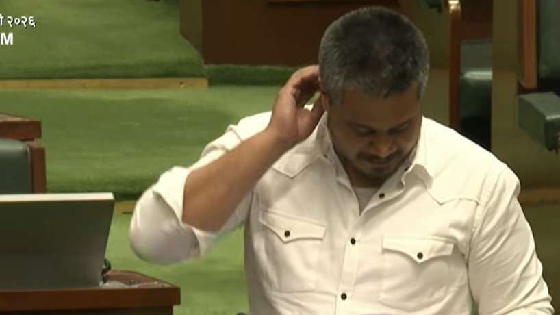 'अजितकाका..  तोपर्यंत मी बटण असंच उघडं ठेवणार', रोहित पवार विधानसभेत ढसाढसा रडले अन्..