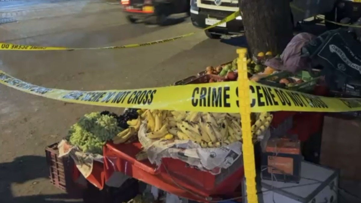 मुंबईकरांच्या जीवाशी खेळ! उंदीर मारण्याचं औषध शिंपडून फळांची विक्री; मालाडमधील संतापजनक प्रकार उघड; दोघांना अटक 