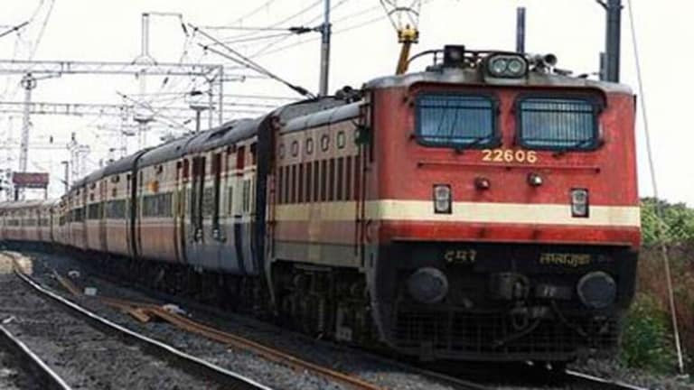 Govt Job: ग्रॅज्युएट उमेदवारांसाठी रेल्वे विभागाकडून नवी भरती! कोकण रेल्वेत सहभागी होण्याची सुवर्णसंधी... ग्रॅज्युएट उमेदवारांसाठी रेल्वेत नवी भरती!