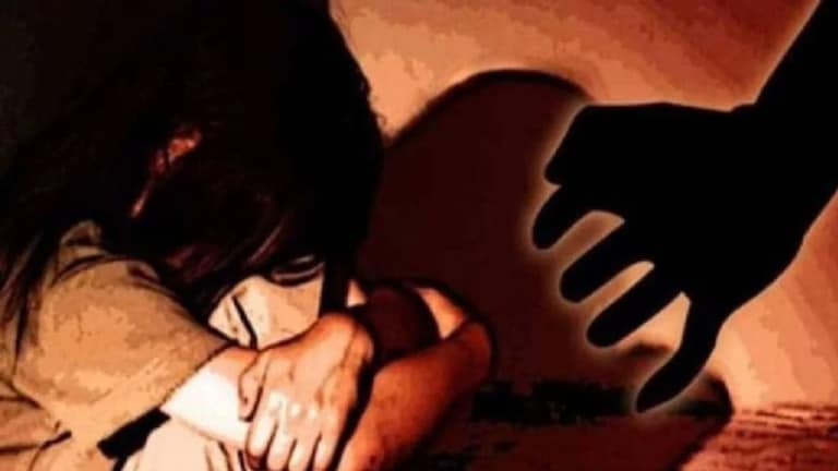 शिक्षकाने गोठ्यात नेऊन तिसरीच्या विद्यार्थिनीवर केले अत्याचार, गुन्हा दाखल झाल्यानंतर इतर प्रकरणंही बाहेर Crime News