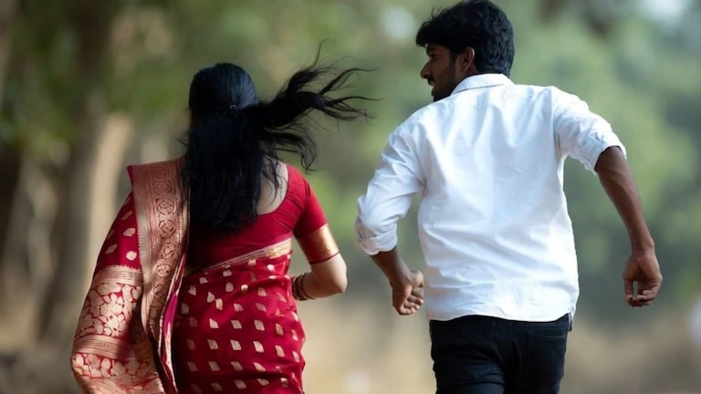 काकीने सख्ख्या पुतण्यासोबत घरातून काढला पळ... अनैतिक प्रेमसंबंधाचं धक्कादायक प्रकरण अनैतिक प्रेमसंबंधाचं धक्कादायक प्रकरण