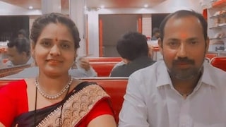 सोलापूर : आई-वडील झोपेतून उठेनात दोन्ही मुली चिंतेत, समोरचं दृश्य पाहून काळजात धस्स झालं, नेमकं काय घडलं? Mumbai Tak