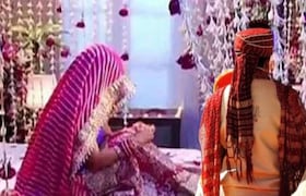 मधुचंद्राच्या रात्री नवऱ्यावर चाकूने हल्ला केला अन् काकासोबत पळाली नववधू, काकावर जडला होता जीव crime news