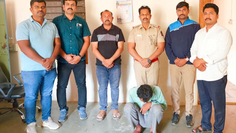 धाराशिव : काकाने पुतणीला गळा दाबून संपवलं, कोयत्याने तुकडे करुन मृतदेह चारीमध्ये पुरला, हत्येचं कारणही समोर Dharashiv Crime News