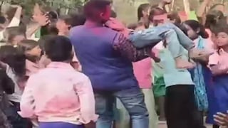 विद्यार्थिनीला उचलून घेत मुख्याध्यापकाचा अश्लील गाण्यांवर डान्स, शिक्षक बघत बसले; जिल्हाधिकाऱ्यांचे चौकशीचे आदेश Mumbai Tak