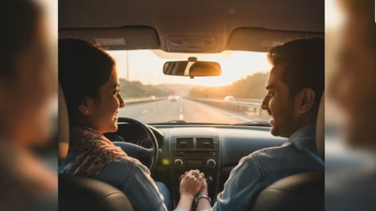कारमध्ये तरुणाने केलं 'असं' काही अन् झाला व्हायरल!