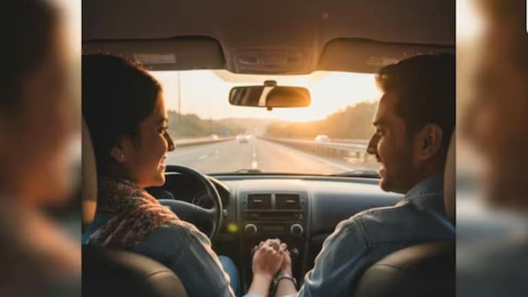 प्रेयसीला प्रपोज करण्यासाठी 932 किमी प्रवास... वाटेत कारमध्ये तरुणाने केलं 'असं' काही अन् झाला व्हायरल! कारमध्ये तरुणाने केलं 'असं' काही अन् झाला व्हायरल!